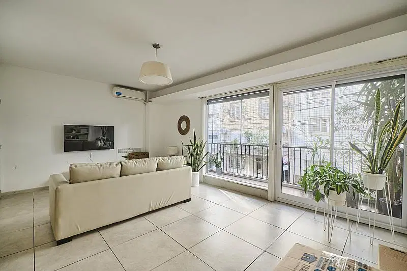 Venta Recoleta Semipiso 4 ambientes Al frente con balcón y patio/lavadero 2