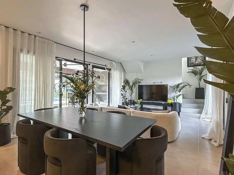 CASA CON PILETA EN BARRIO SANTA EMILIA - PILAR DEL ESTE - IMPECABLE 2