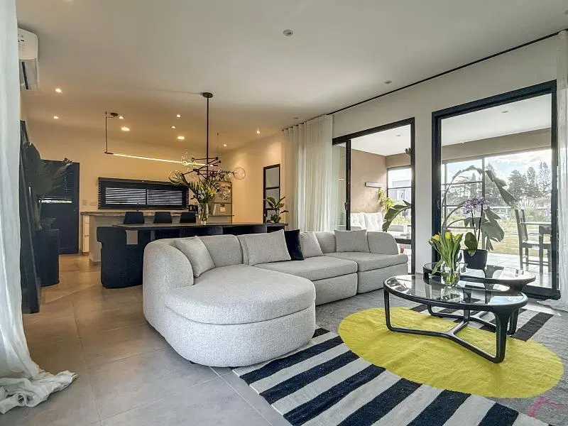 CASA CON PILETA EN BARRIO SANTA EMILIA - PILAR DEL ESTE - IMPECABLE 8