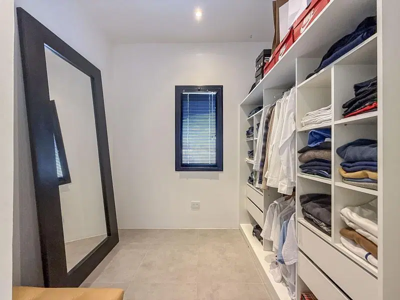 CASA CON PILETA EN BARRIO SANTA EMILIA - PILAR DEL ESTE - IMPECABLE 3