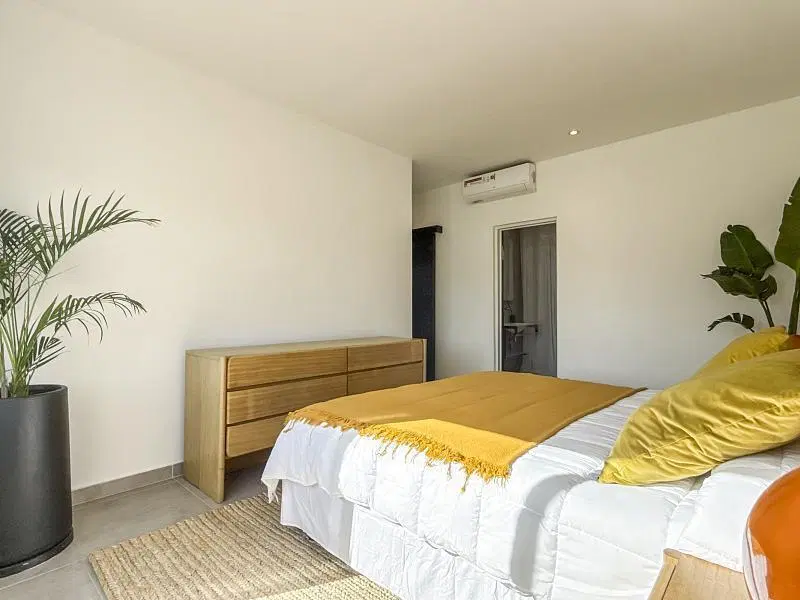 CASA CON PILETA EN BARRIO SANTA EMILIA - PILAR DEL ESTE - IMPECABLE 4