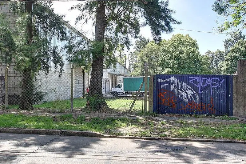 Terreno ideal para emprendimiento dada su superficie y salida a 4 calles 3