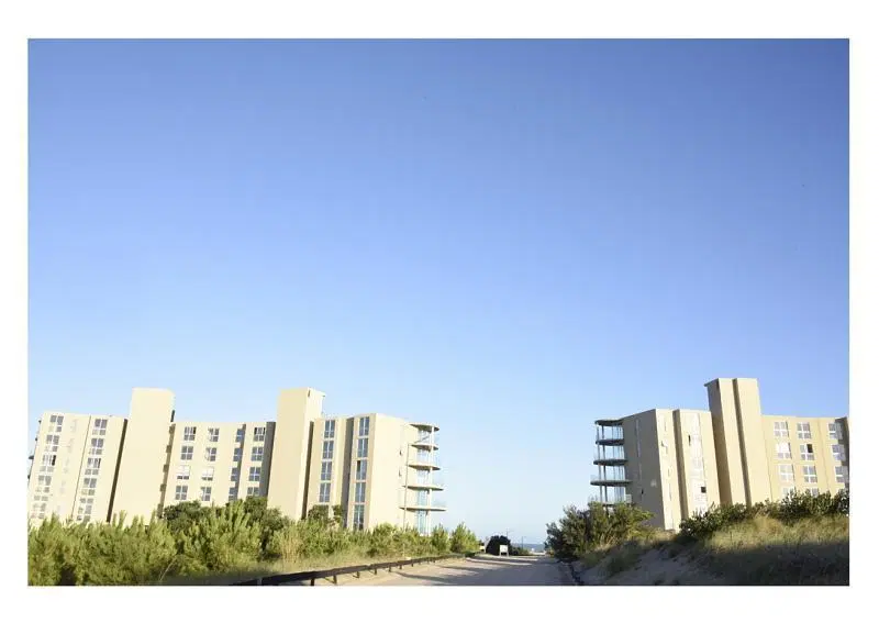 Departamento Venta Pinamar 4 ambientes Dos balcones aterrazados. Salida al mar. 4
