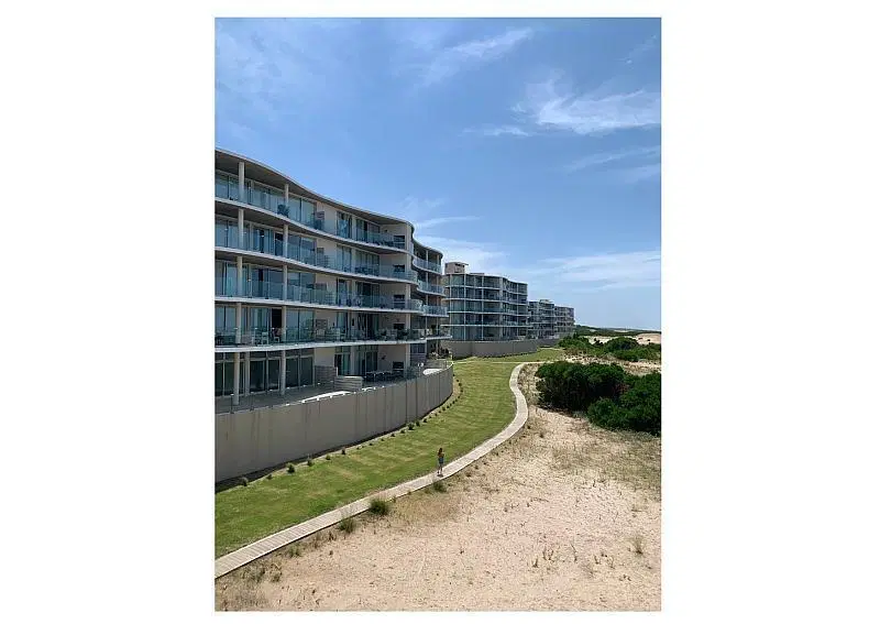 Departamento Venta Pinamar 4 ambientes Dos balcones aterrazados. Salida al mar. 2