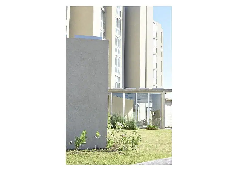 Departamento Venta Pinamar 4 ambientes Dos balcones aterrazados. Salida al mar. 5