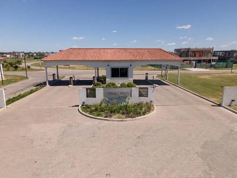 Lote a laguna en barrio Magallanes, Pueblos del Plata. Hudson, Berazategui. 5