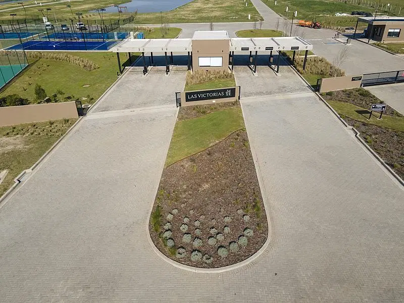 Lote a la laguna en primera etapa de Las Victorias, barrio cerrado en Canning, Ezeiza. 1