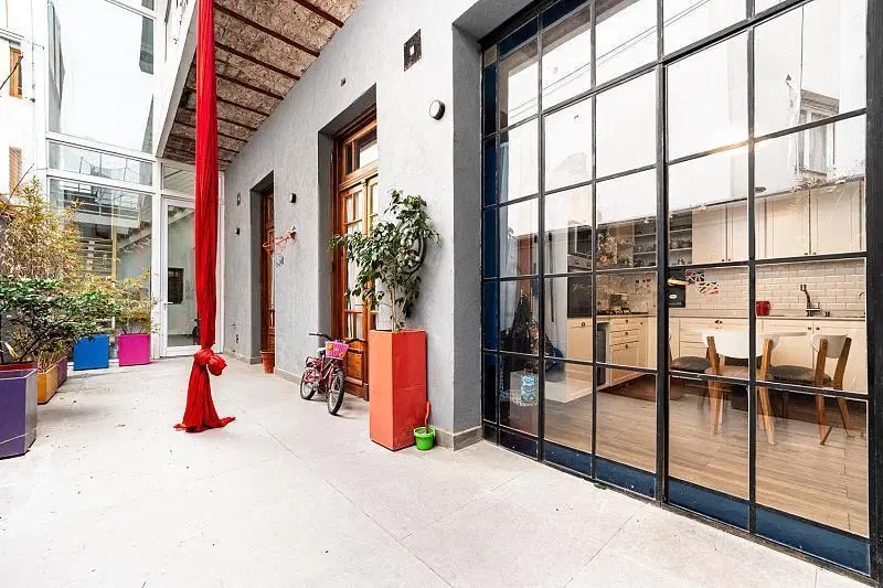 Venta PH 4 ambientes Reciclado Con Piscina Patio Terraza Sin expensas Parque Centenario Caballito 2