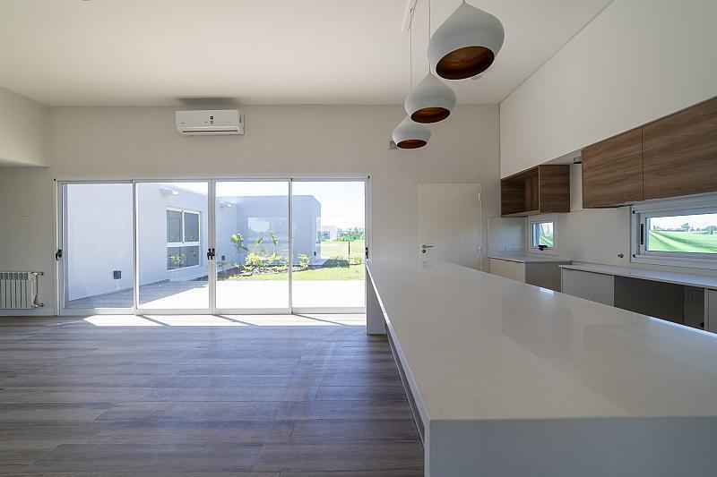 Foto de VENTA de casa a estrenar, 5 ambientes, 197m2 totales sobre lote de 694m2., imagen 5