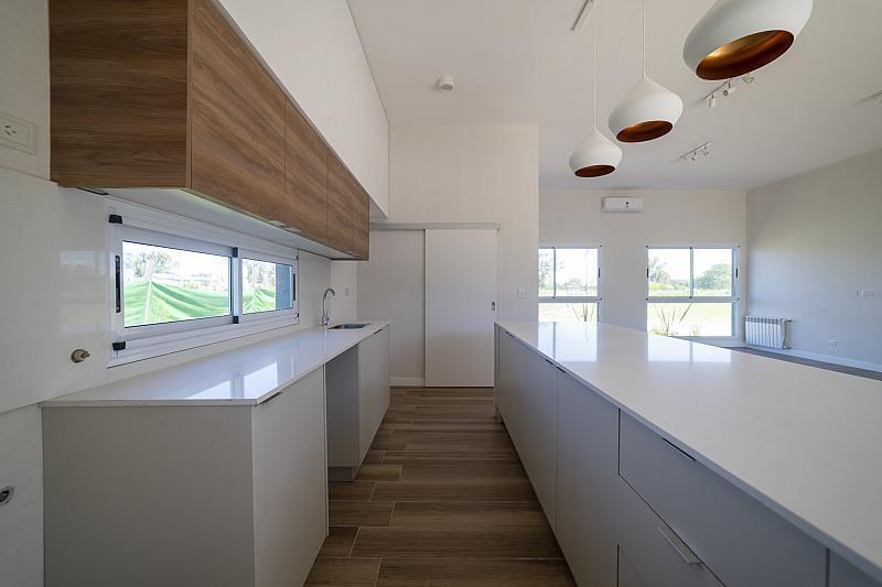 Foto de VENTA de casa a estrenar, 5 ambientes, 197m2 totales sobre lote de 694m2., imagen 3