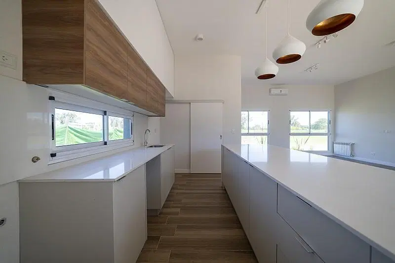 VENTA de casa a estrenar, 5 ambientes, 197m2 totales sobre lote de 694m2. 3