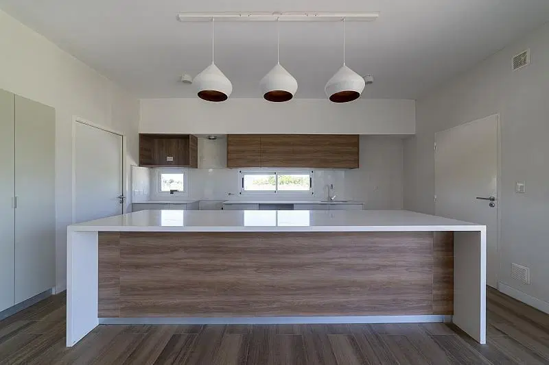 VENTA de casa a estrenar, 5 Ambientes, 220m2 totales sobre lote de 1070m2. 5