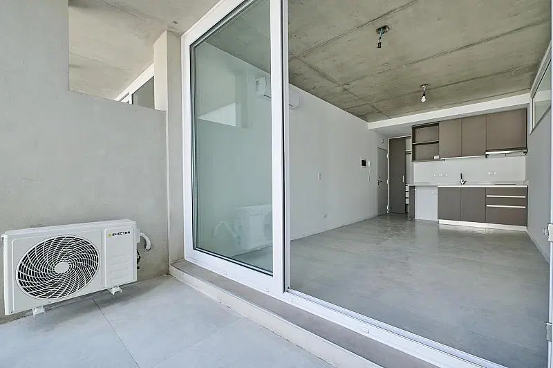 Venta Nuñez Amplio Monoambiente con patio en planta baja 5