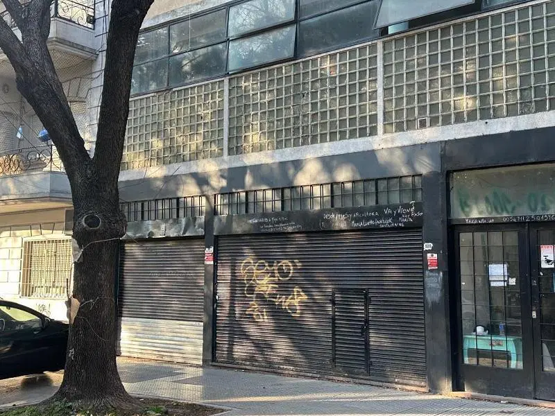 Depósito en alquiler de 479 mts2 con doble altura, ingreso camionetas y oficinas - Roseti 1610, CABA 3