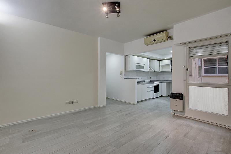 Foto de Alquiler Departamento 3 ambientes Lateral Luminoso Reciclado a nuevo Caballito, imagen 2