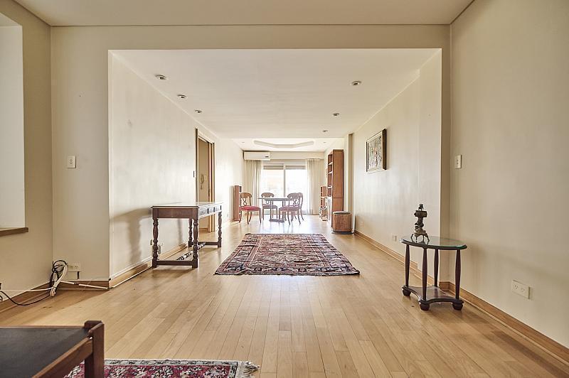 Foto de Uruguay y Arenales con balcón. 2 dormitorios. Impecable. Recoleta, imagen 1