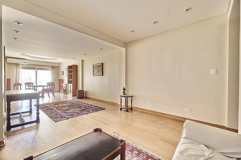 Foto de Uruguay y Arenales con balcón. 2 dormitorios. Impecable. Recoleta, imagen 2