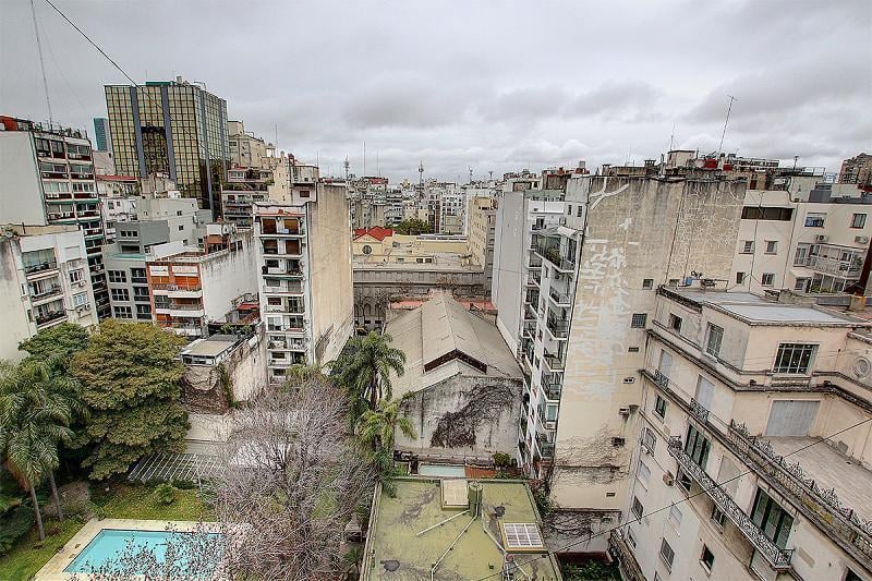 Foto de Piso alto de 4 ambientes . Reciclado. Balcón. Vista abierta Cochera espacio.. Seg. 24hs, imagen 3