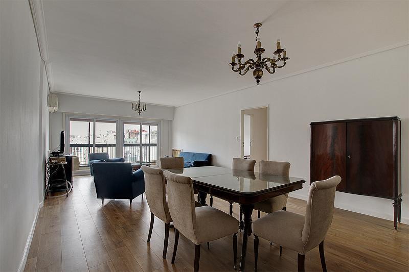 Foto de Piso alto de 4 ambientes . Reciclado. Balcón. Vista abierta Cochera espacio.. Seg. 24hs, imagen 1