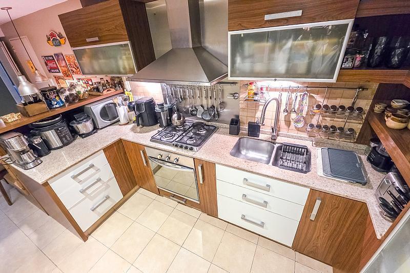Foto de Amplio departamento de 3 ambientes con jardín propio de 82 m² y cochera, imagen 1