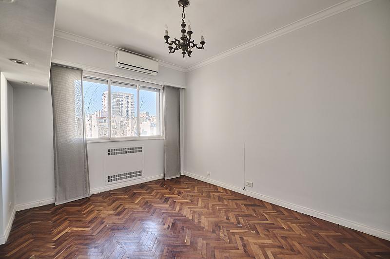 Foto de A metros de la plaza Vicente López, en edificio de categoría: 200 m2, imagen 4