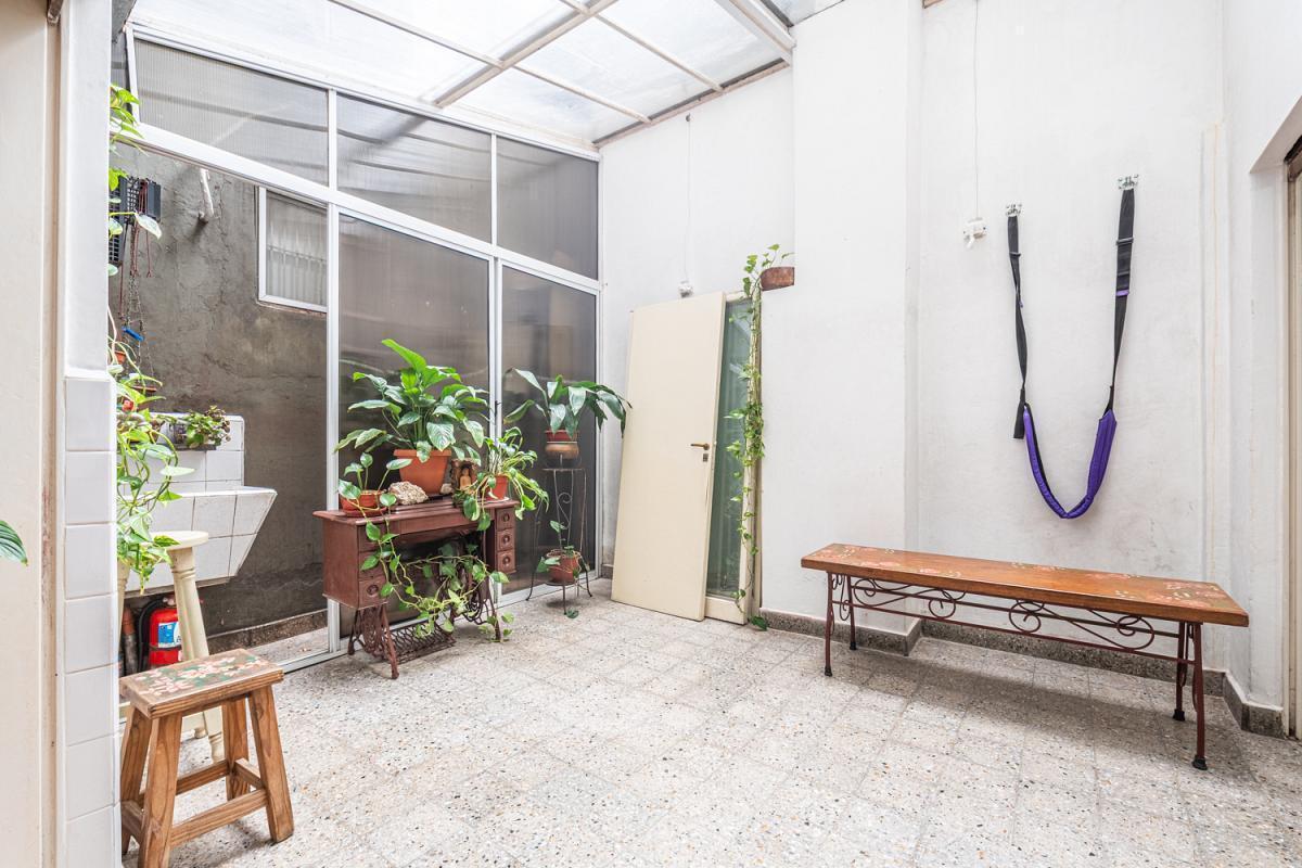 Foto de Venta Departamento 2 ambientes Luminoso Lateral Patio A. Profesional y, imagen 2