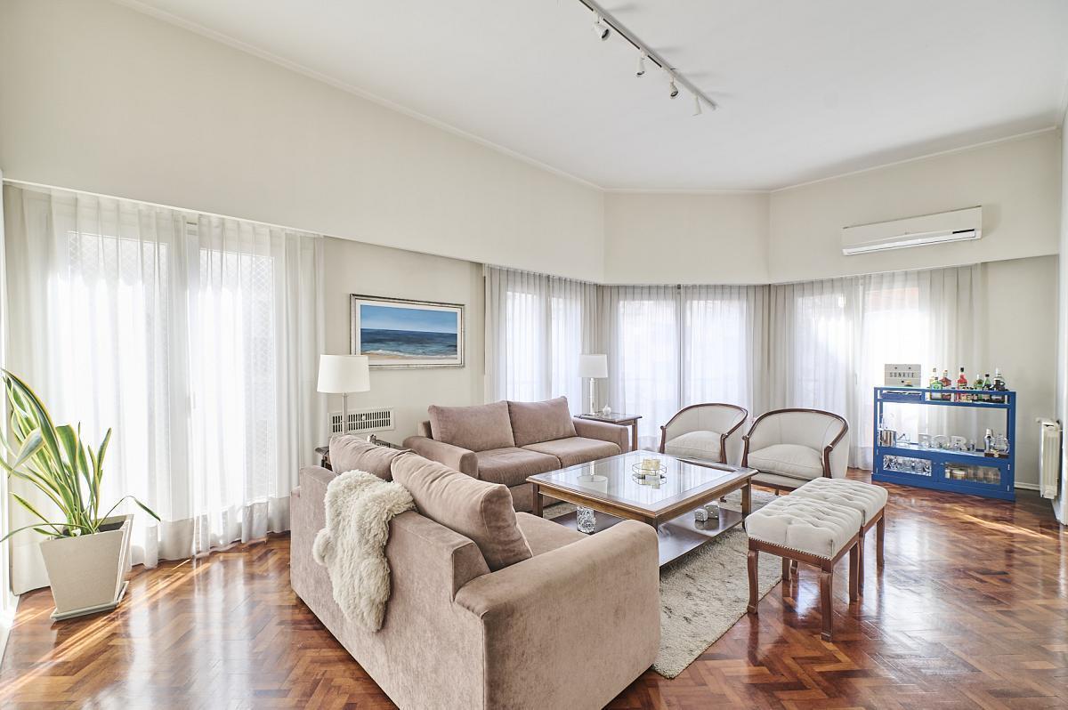 Foto de Categoría. 4 dormitorios (1 suite). Luminoso. Impecable. Recoleta, imagen 5