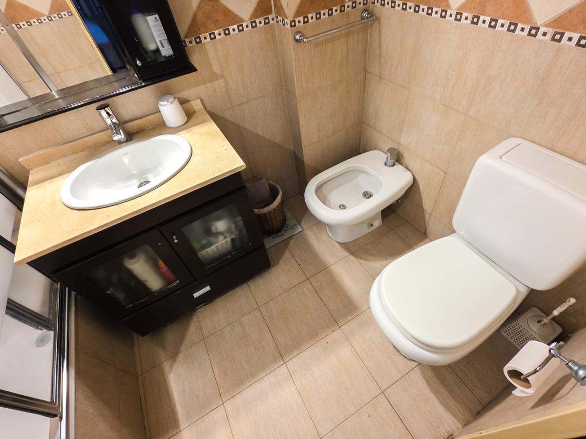 Foto de Venta Deptartamento 4 ambientes con dependencias Frente Balcón Cochera, imagen 4