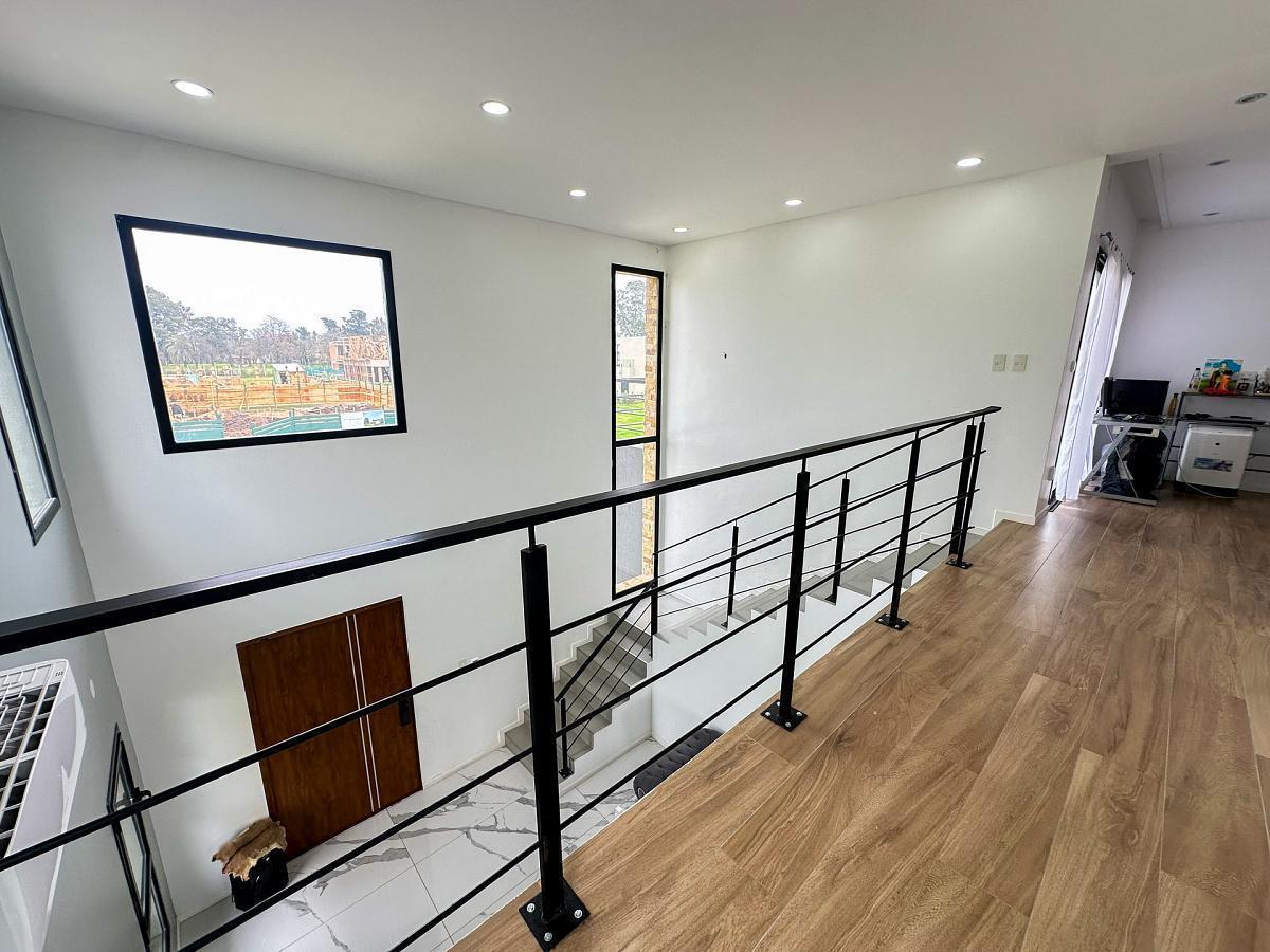 Foto de Casa de 5 ambientes en barrio Canning Chico, con quincho y piscina, imagen 2