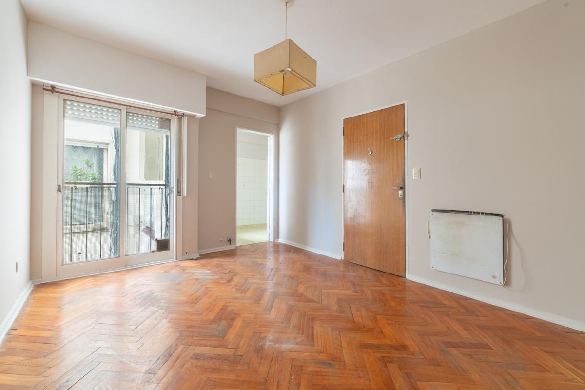 Foto de Venta Departamento 2 ambientes Luminoso Lateral balcón francés Villa, imagen 3