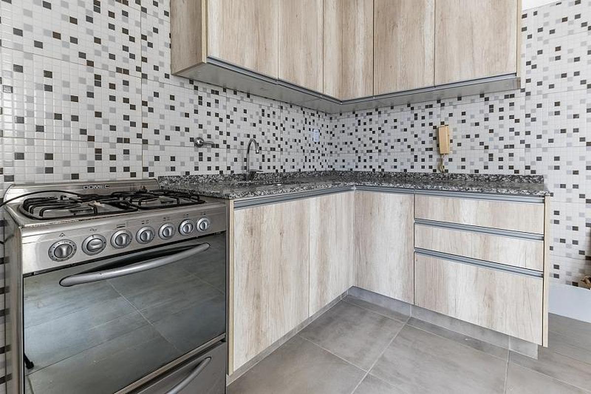 Foto de Venta Departamento 4 ambientes Amplio Luminoso Al frente Balcón, imagen 2