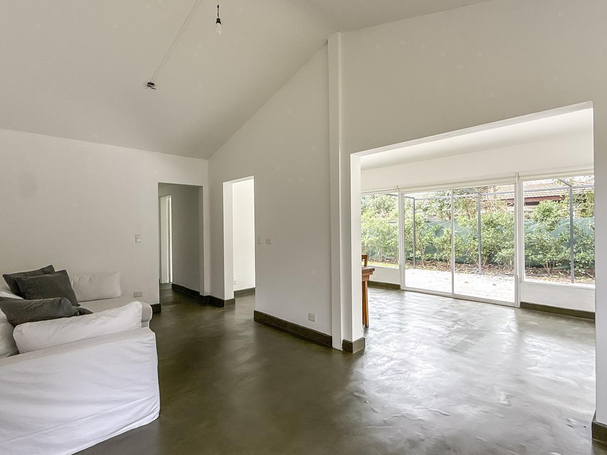 Foto de CASA EN VENTA EN PILAR VILLAGE, RECICLADA, UNA PLANTA, 3 DORMITORIOS, imagen 3