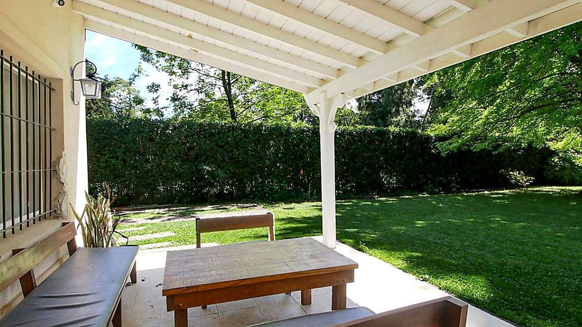 Foto de Casa en Venta | 3 Dormitorios | Pileta | Lote 1.000 m² | Excelente, imagen 4