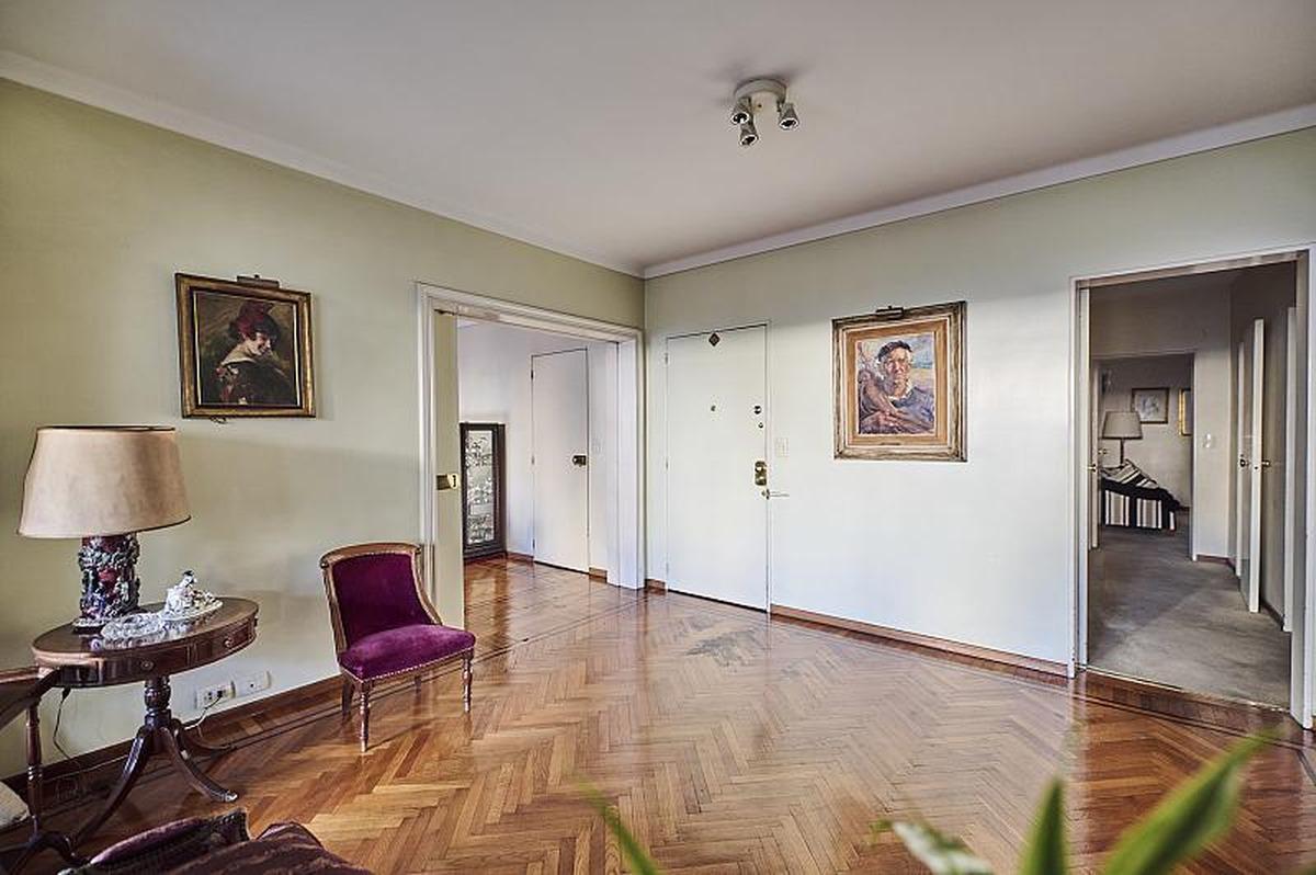 Foto de Excepcional piso con terraza, cochera y baulera en Montevideo y Quintana, imagen 1