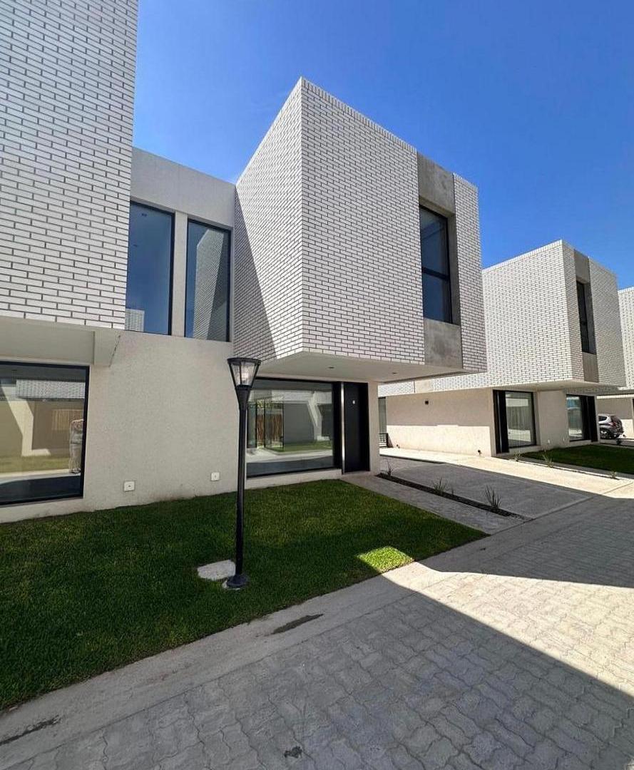 Foto de Dúplex de 4 ambientes con jardín en Bosques de Champagnat. Canning, imagen 3