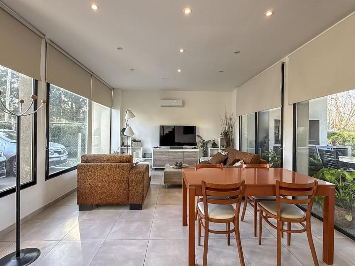 Foto de TOWN HOUSE EN VENTA IMPECABLE Y MODERNA EN BARRIO EL ALJIBE, imagen 2