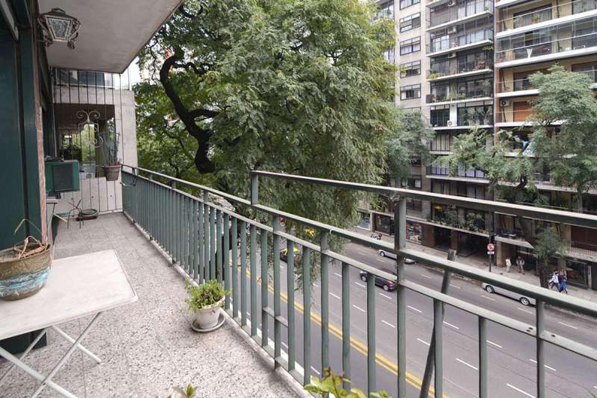Foto de Departamento 4 ambientes Piso de categoria al frente con balcón corrido, imagen 1