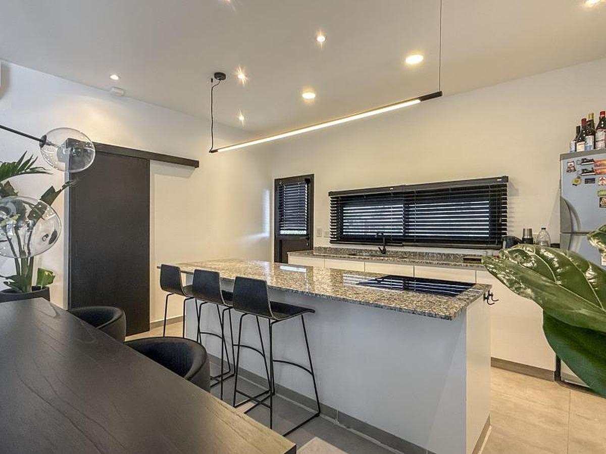 Foto de CASA CON PILETA EN BARRIO SANTA EMILIA - PILAR DEL ESTE - IMPECABLE, imagen 4