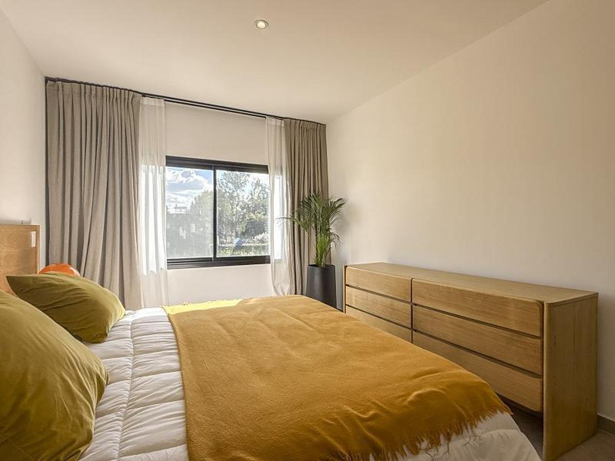 Foto de CASA CON PILETA EN BARRIO SANTA EMILIA - PILAR DEL ESTE - IMPECABLE, imagen 3