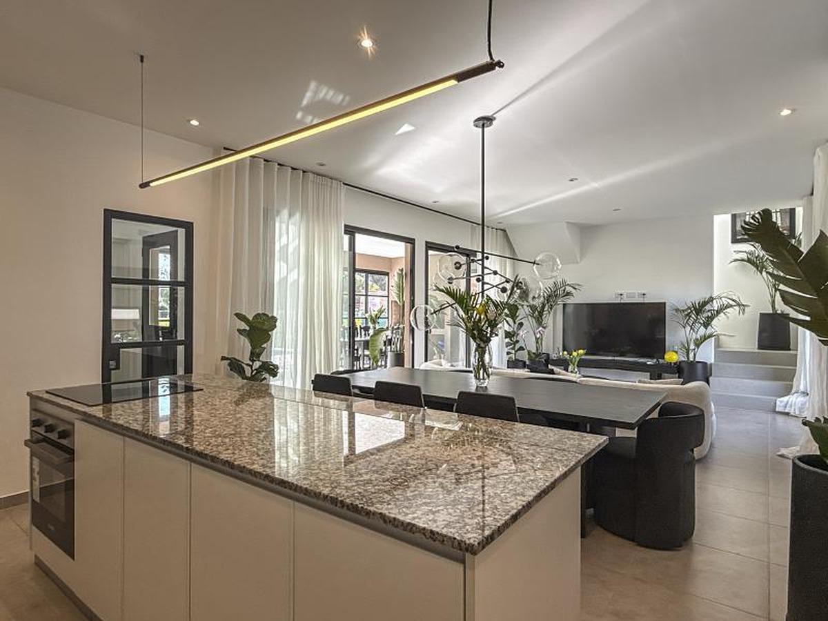 Foto de CASA CON PILETA EN BARRIO SANTA EMILIA - PILAR DEL ESTE - IMPECABLE, imagen 1