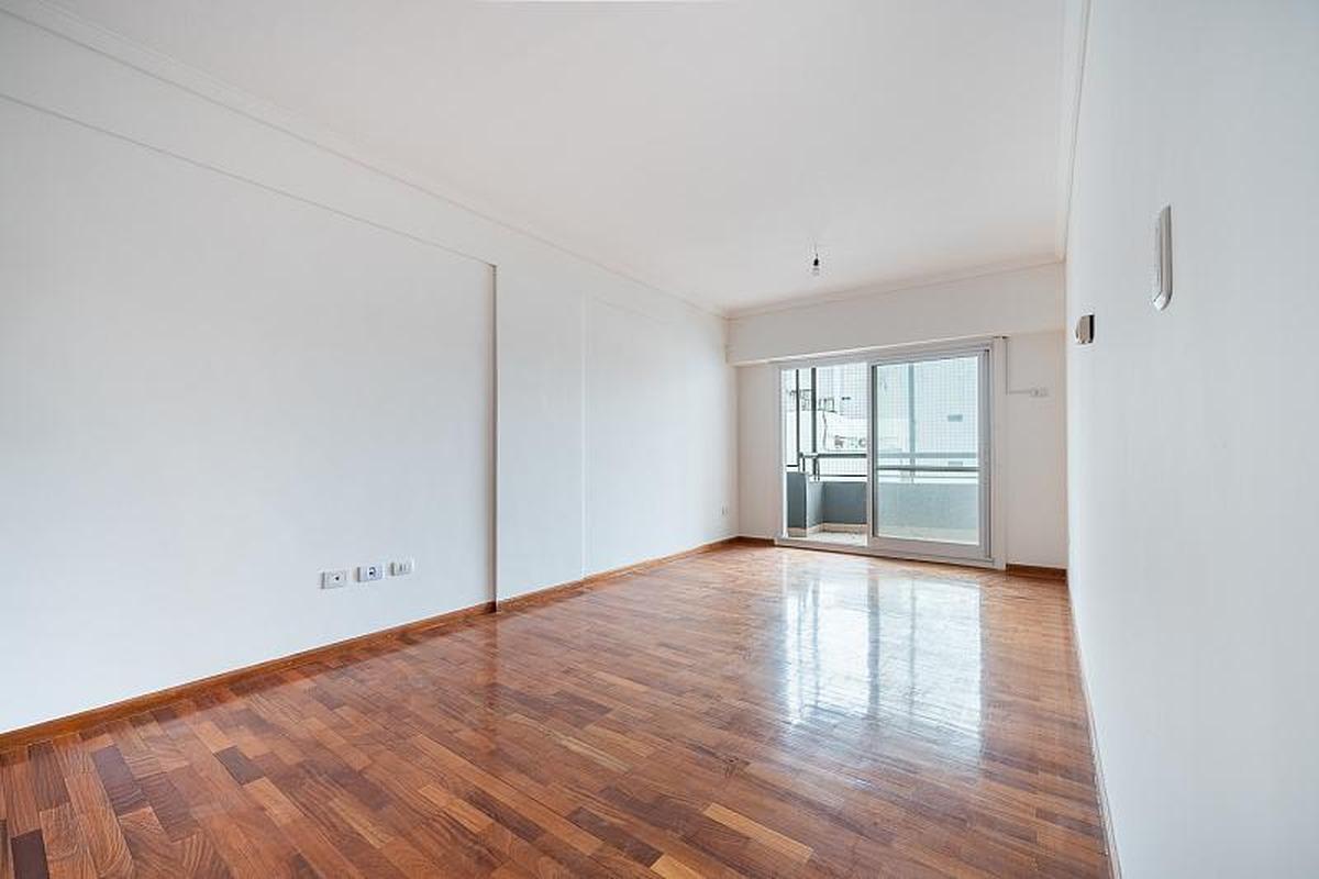 Foto de Venta Departamento 4 ambientes Semipiso Impecable Reciclado Cochera, imagen 2