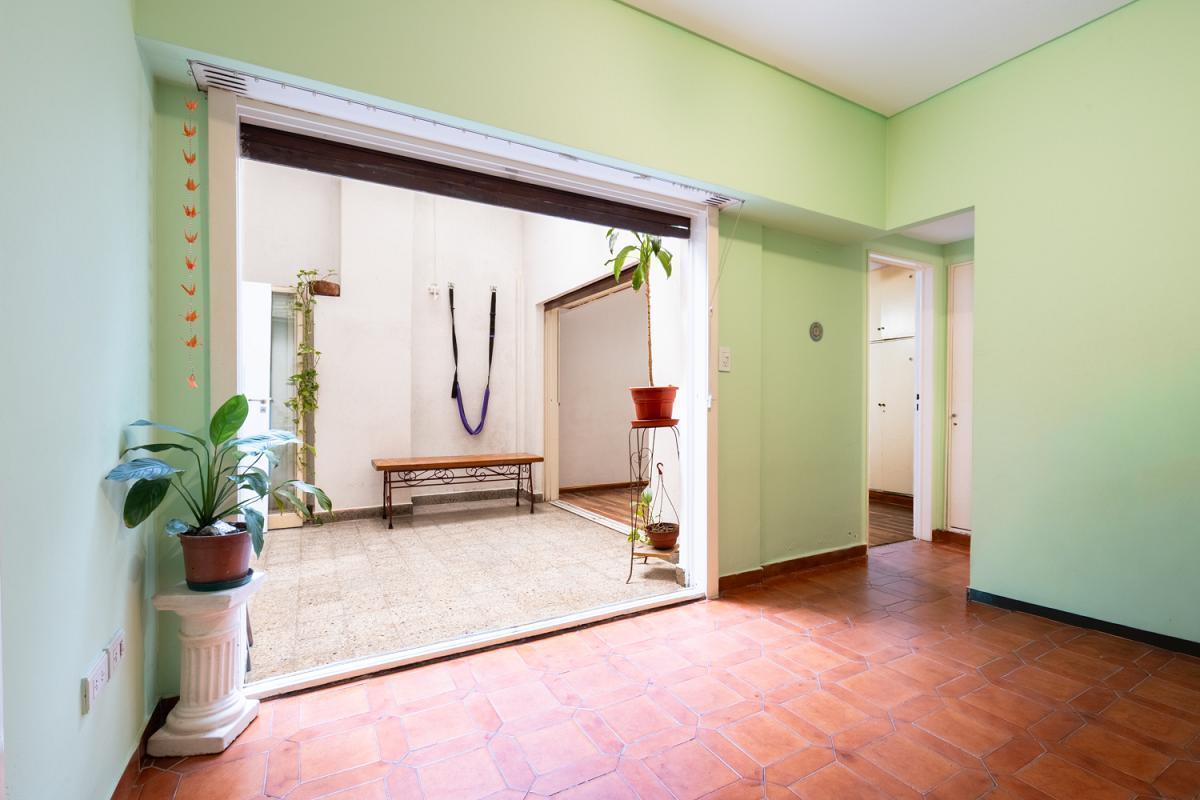 Foto de Venta Departamento 2 ambientes PB Luminosa con Patio A. Profesional y, imagen 2