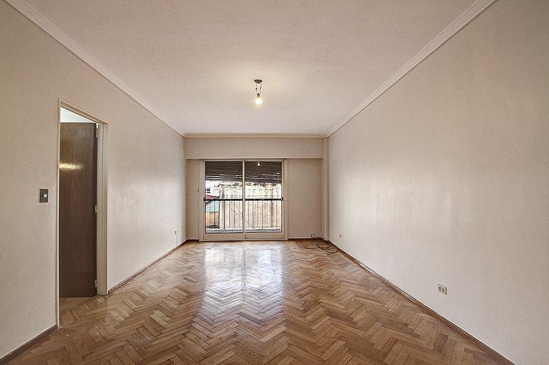 Foto de Venta Departamento 3 ambientes Contrafrente con balcón Cochera y, imagen 1