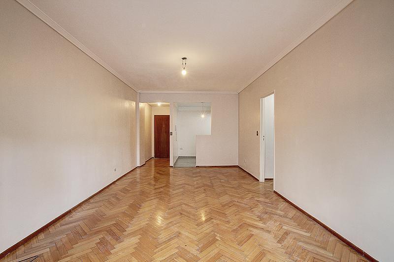 Foto de Venta Departamento 3 ambientes Contrafrente con balcón Cochera y, imagen 3