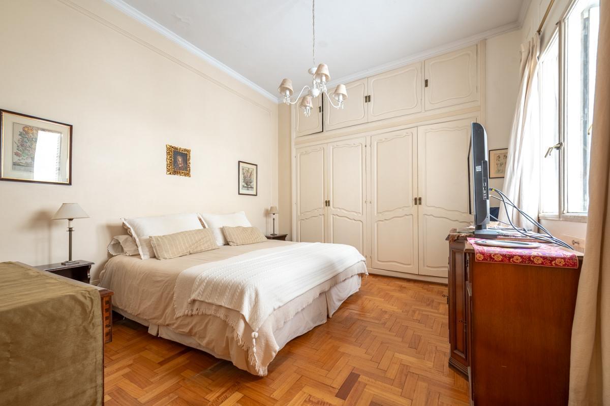 Foto de Departamento Piso de 192m² · 5 ambientes · 1 cochera opcional. Recoleta, imagen 3