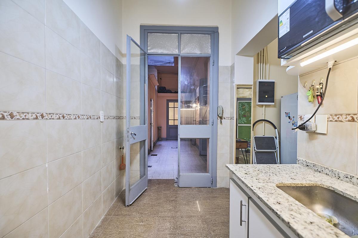 Foto de Departamento de tres ambientes con galería y patio. Totalmente, imagen 3