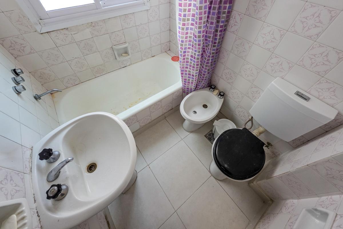 Foto de Venta Departamento 2 ambientes Luminoso Lateral Torre en esquina Almagro, imagen 2