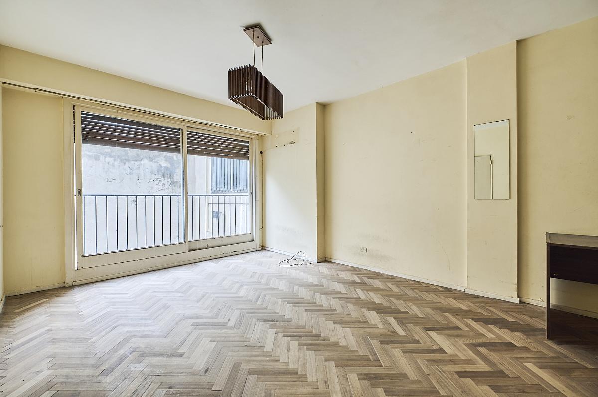 Foto de Departamento Monoambiente Luminoso con balcon frances A reciclar en, imagen 4