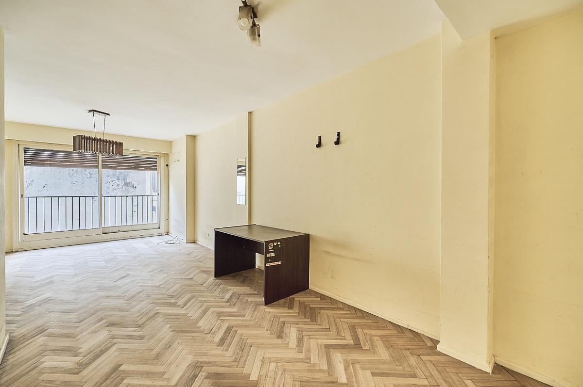 Foto de Departamento Monoambiente Luminoso con balcon frances A reciclar en, imagen 1