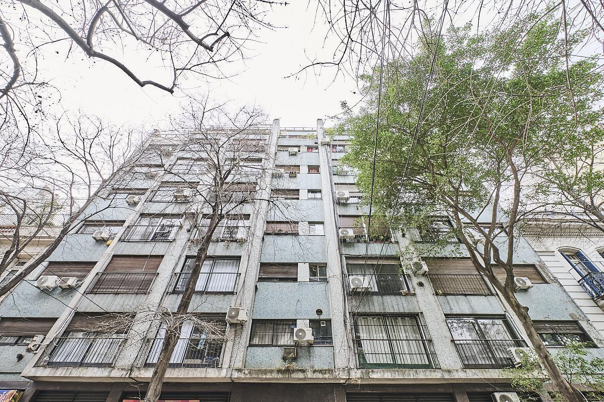 Foto de Departamento Monoambiente Luminoso con balcon frances A reciclar en, imagen 3